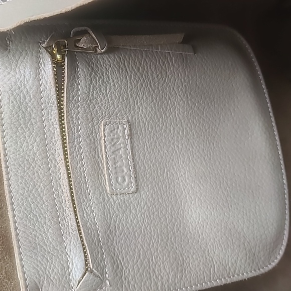 Cuyana taupe peppbled leather large tote. Gently worn condition - Picture 9 of 11